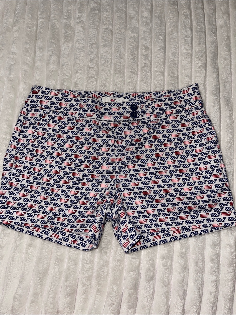 Vineyard Vines White Navy & Red Flag Print Shorts | Size 2